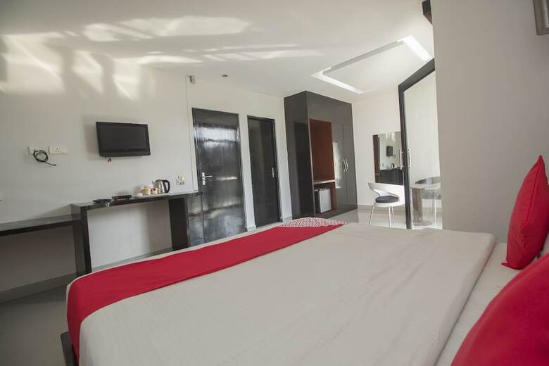 Hotel Oyo 28171 Kava Suites