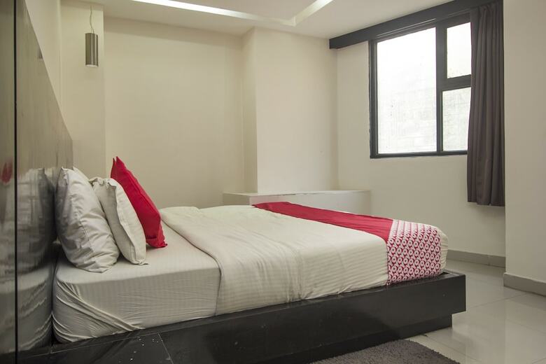 Hotel Oyo 28171 Kava Suites