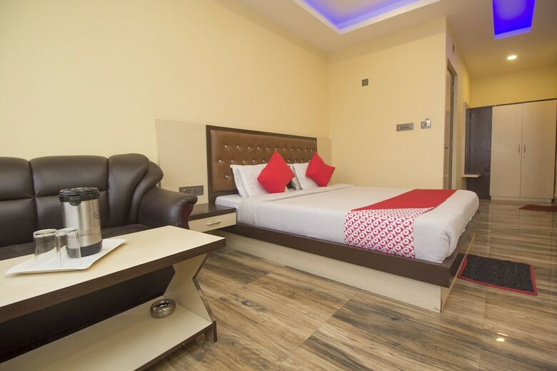 Oyo 28105 Hotel Blue Sapphire