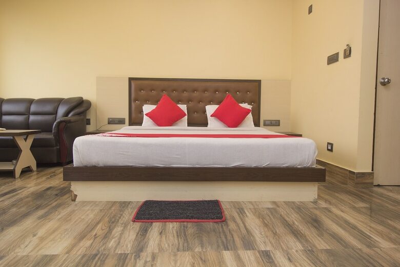 Oyo 28105 Hotel Blue Sapphire