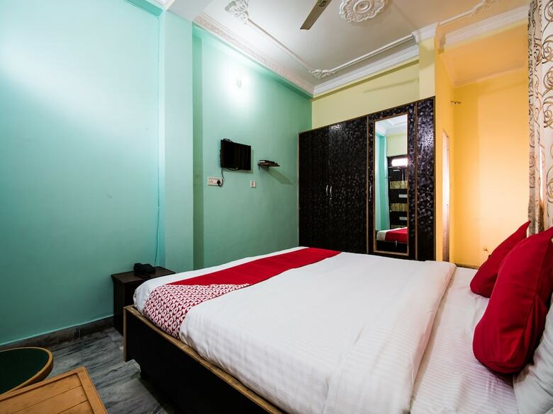 Oyo 24087 Viraj Hotel