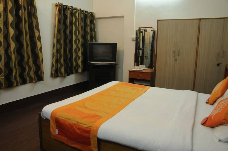Hotel Oyo 27835 Baseraz