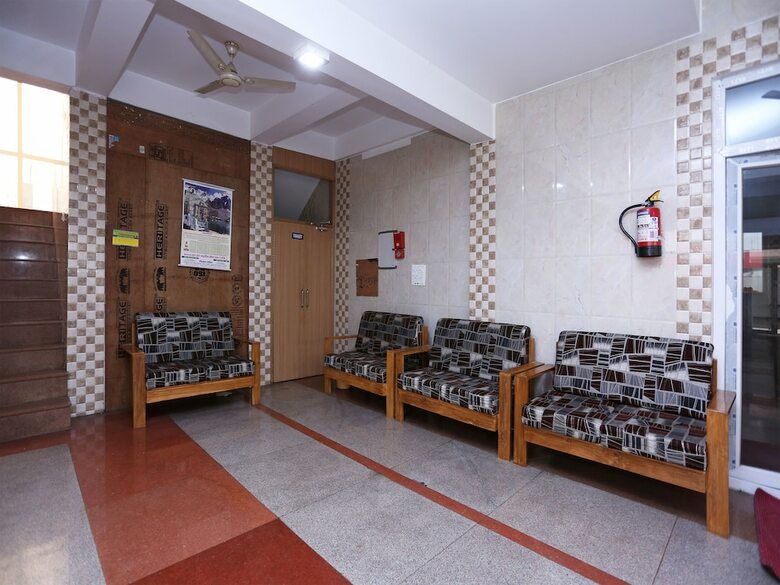 Hotel Oyo 15681 Matri Neer