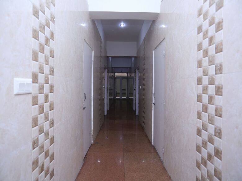 Hotel Oyo 15681 Matri Neer