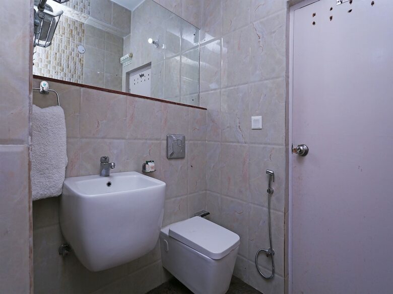 Hotel Oyo 15681 Matri Neer
