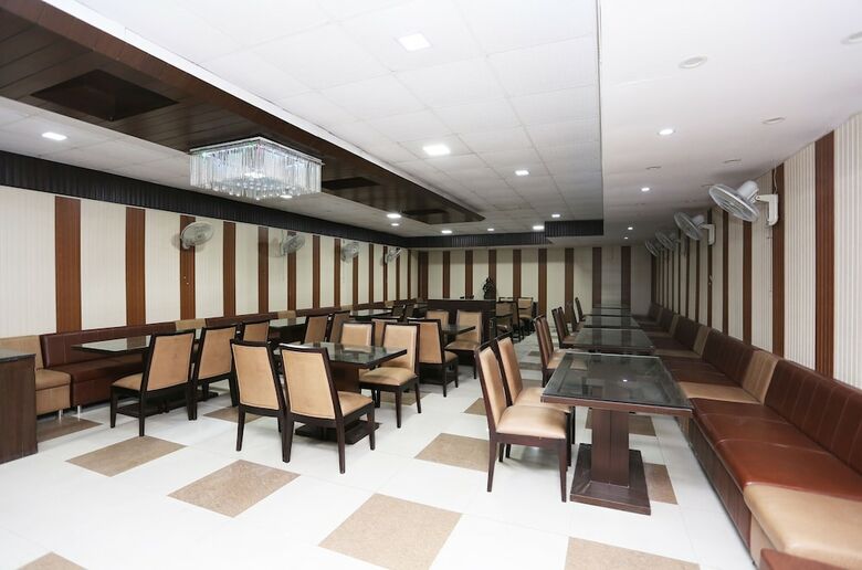 Oyo 4926 Hotel Le Central