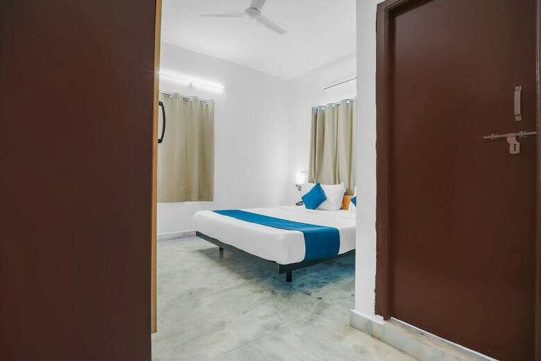 Hotel Oyo 20035 Silverkey Srinagar Colony