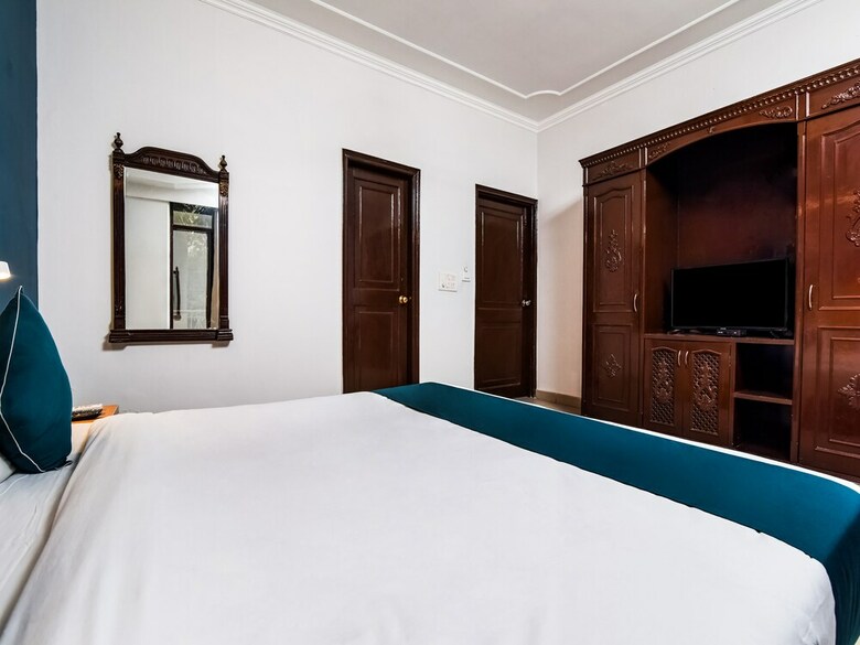 Hotel Oyo 20036 Silverkey Akash Neem Marg
