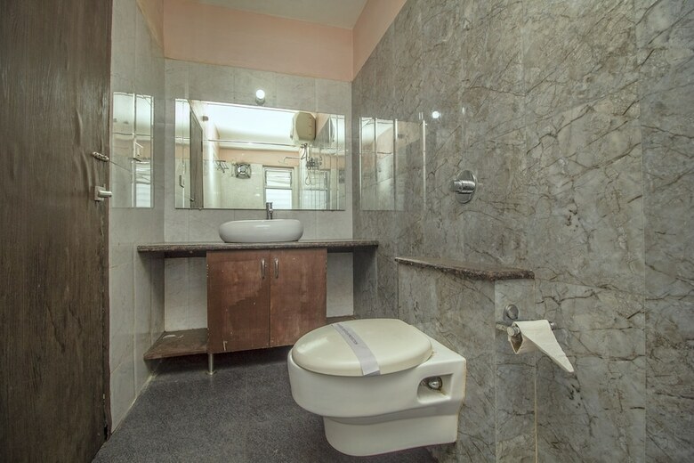 Oyo 28319 Hotel Ganayak