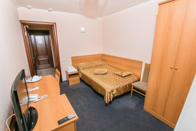 Takmak Spa Hotel