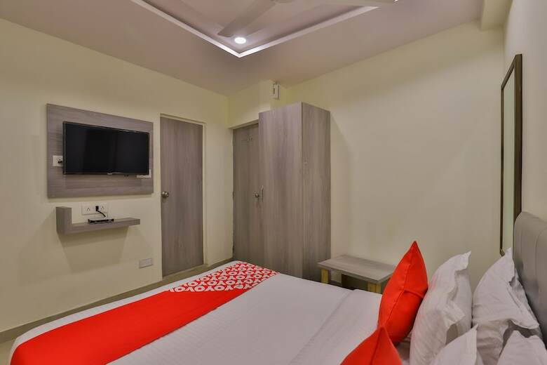 Oyo 26999 Hotel Sg