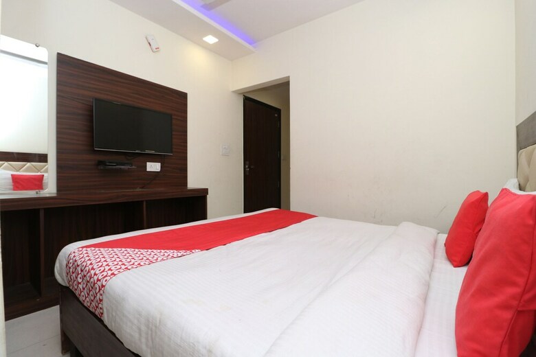 Oyo 28646 Hotel Golden Heart