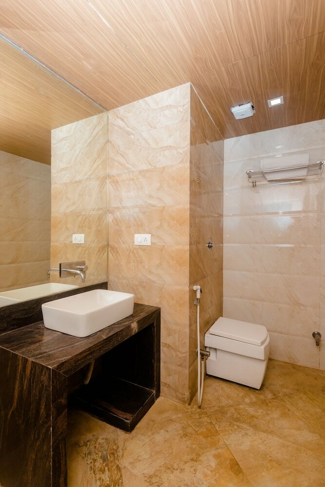 Capital O 27600 Hotel Sai Plaza