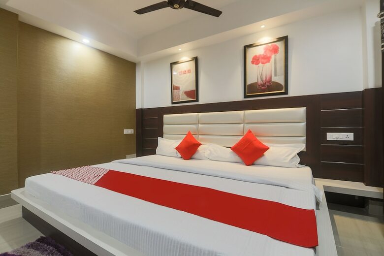 Oyo 23403 Hotel Rashmi
