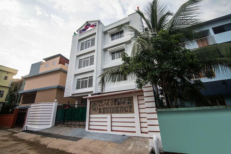 Hotel Oyo 15700 Spectrum Residency