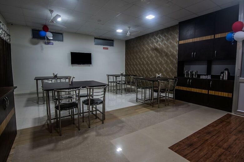 Hotel Oyo 15700 Spectrum Residency