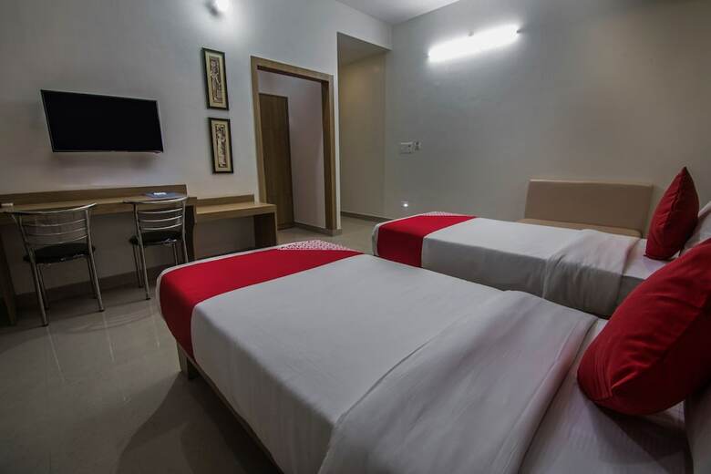 Hotel Oyo 15700 Spectrum Residency