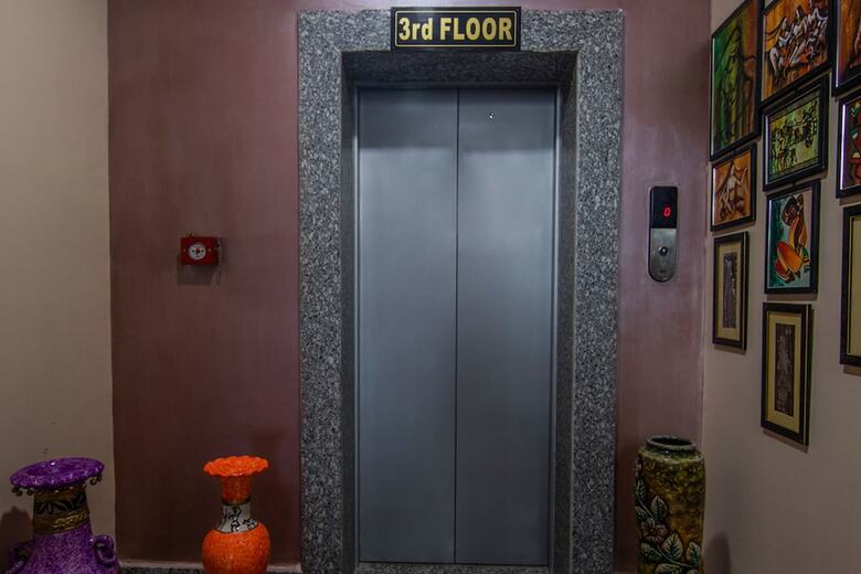Hotel Oyo 15700 Spectrum Residency