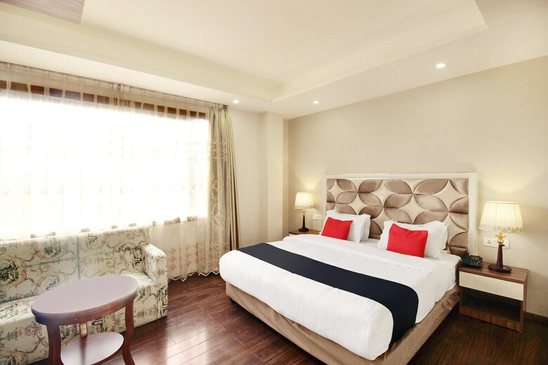 Capital O 28688 The Saffron Hotel