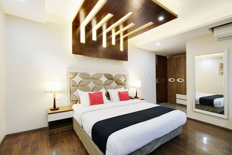 Capital O 28688 The Saffron Hotel