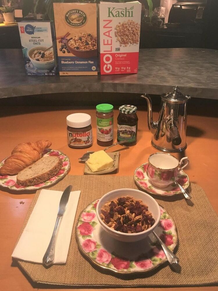 Bed & Breakfast Mediterranean Edmonton Bnb