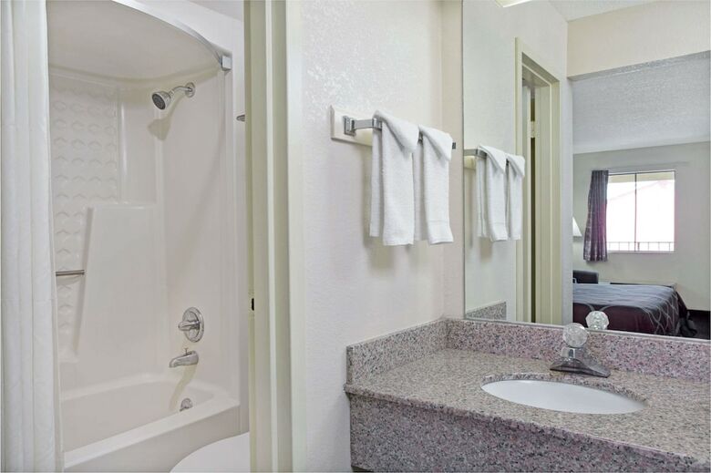 Motel Super 8 By Wyndham Suwanee