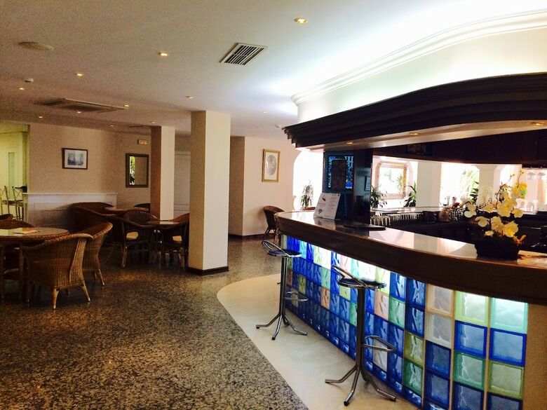 Aparthotel Apartamentos El Toro