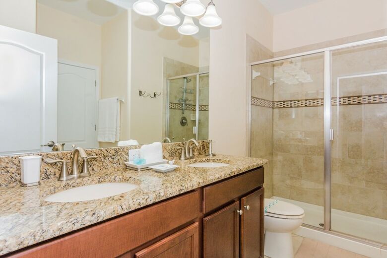 Spacious Fun Home Next To Disney Cg1443