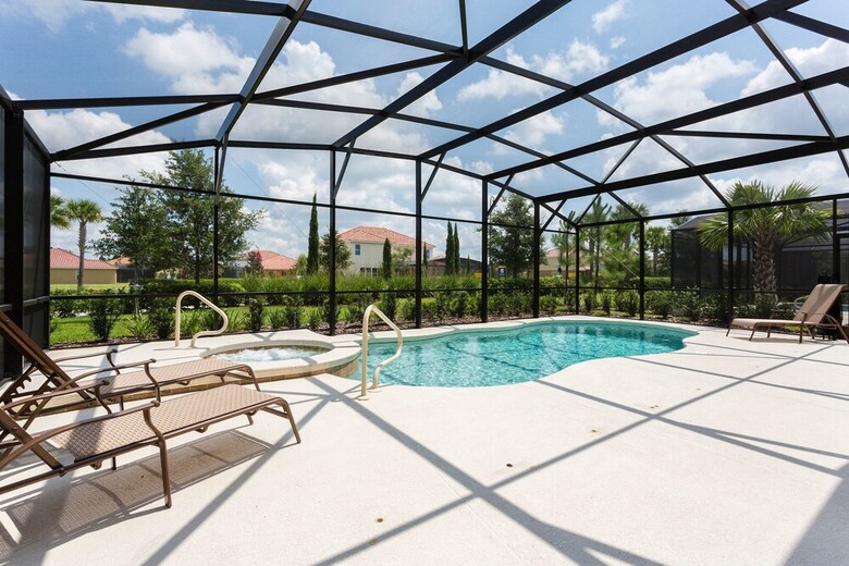Dazzling Vacation Home With Pool St4328