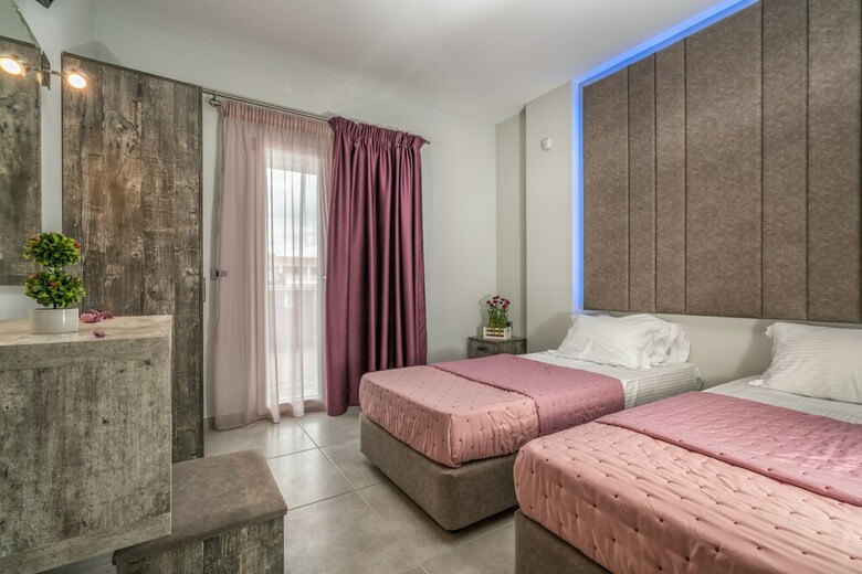 Apartamentos Savvas Luxury Suites