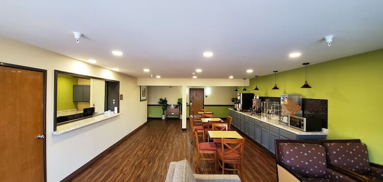 Hotel Travel Inn & Suites