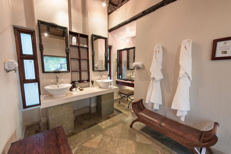 Posada Shumbalala Game Lodge