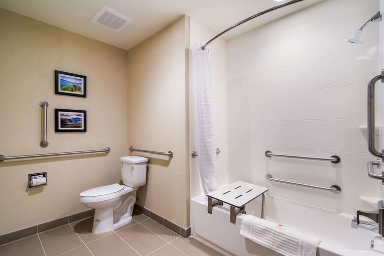 Hotel Comfort Inn And Suites