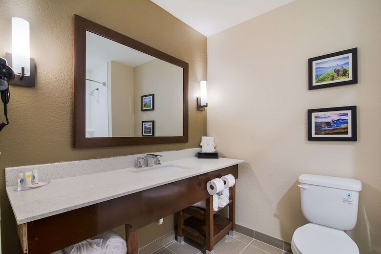 Hotel Comfort Inn And Suites