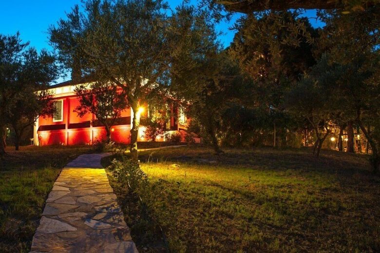 Gerakas Belvedere Hotel & Luxury Suites