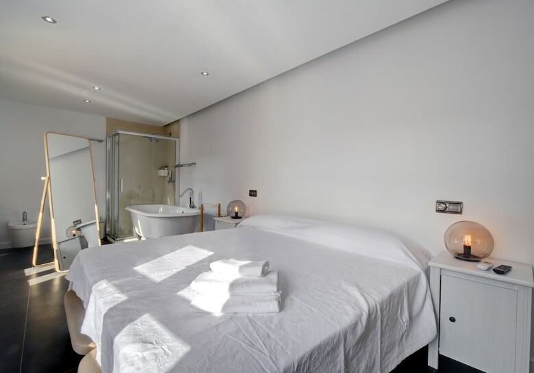 Wonderful Views In Luxury Apartment