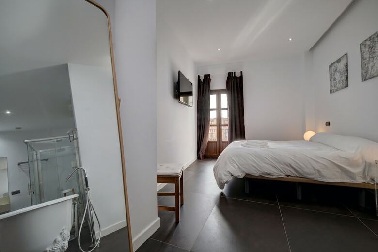 Wonderful Views In Luxury Apartment