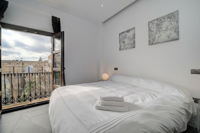 Wonderful Views In Luxury Apartment