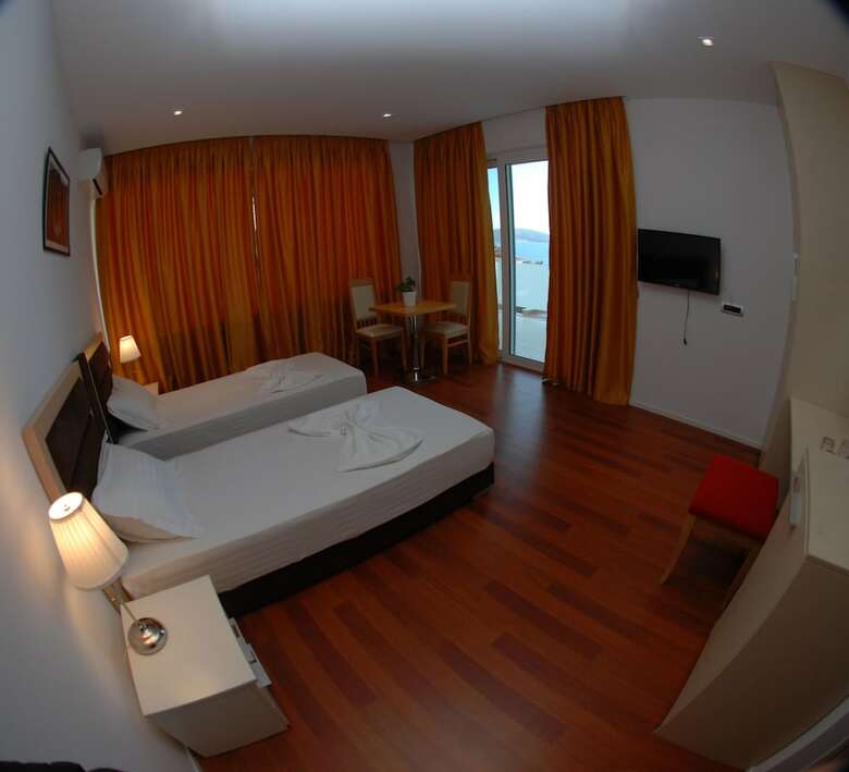 Summer Suite Hotel