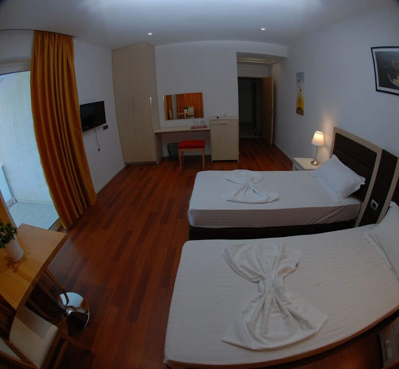 Summer Suite Hotel