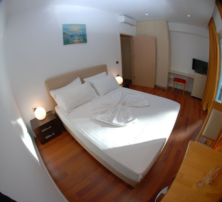 Summer Suite Hotel