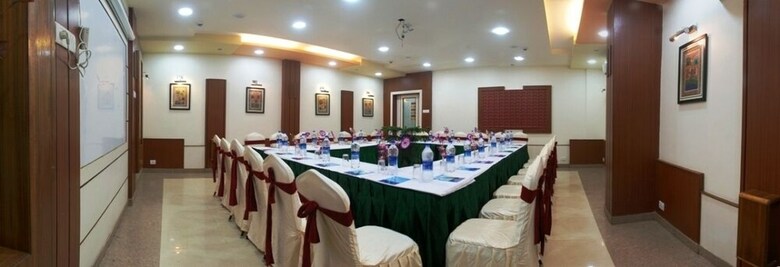Hotel Nayak Beach Resort