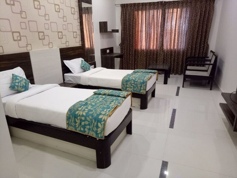Hotel Shashinag Clarks Inn