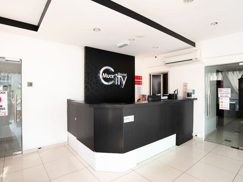 Oyo 756 Muar City Hotel