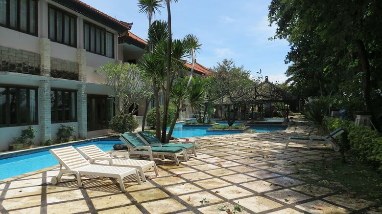 Aparthotel Beachfront Suite Alit