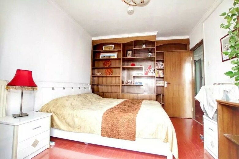 Subway Family Apartment For 8 Persons