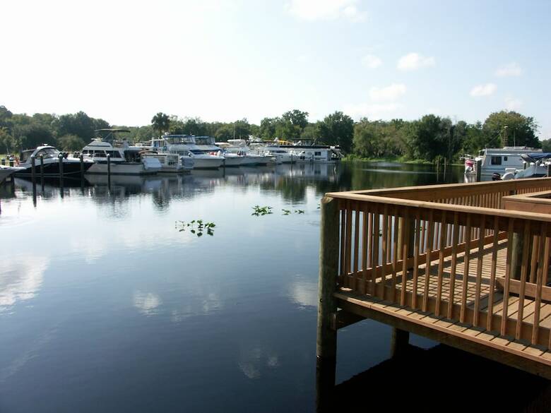 Hotel Astor Bridge Marina & Motel