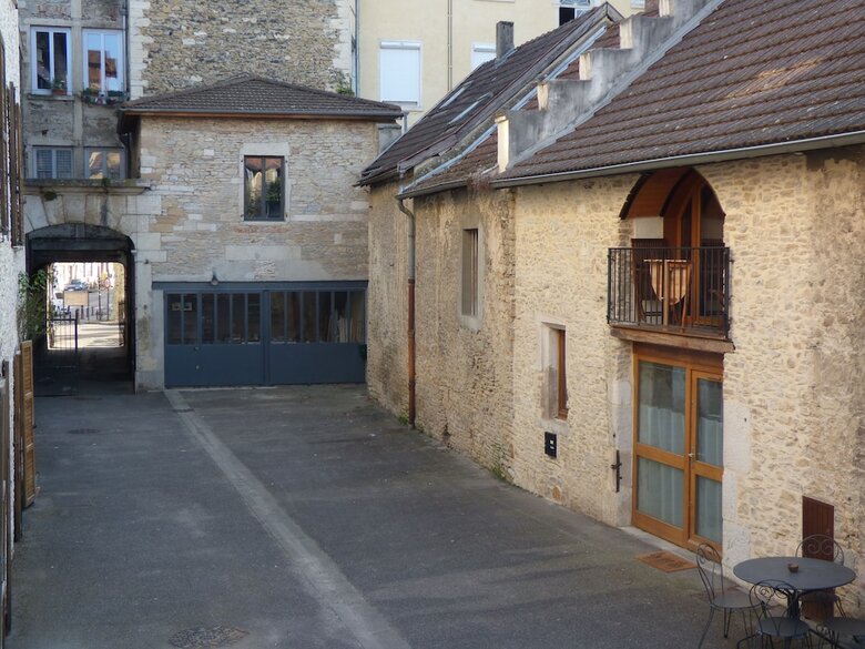 La Cour De Cr�mieu