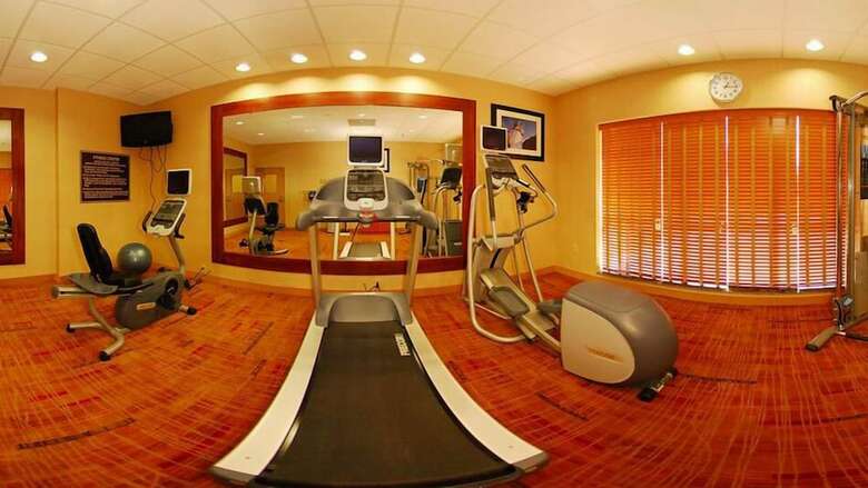 Hotel Comfort Suites Airport