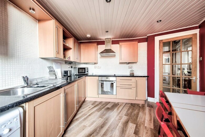 Bright And Airy City Centre Apartment